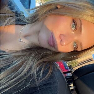 Meet your Posher, Isabella